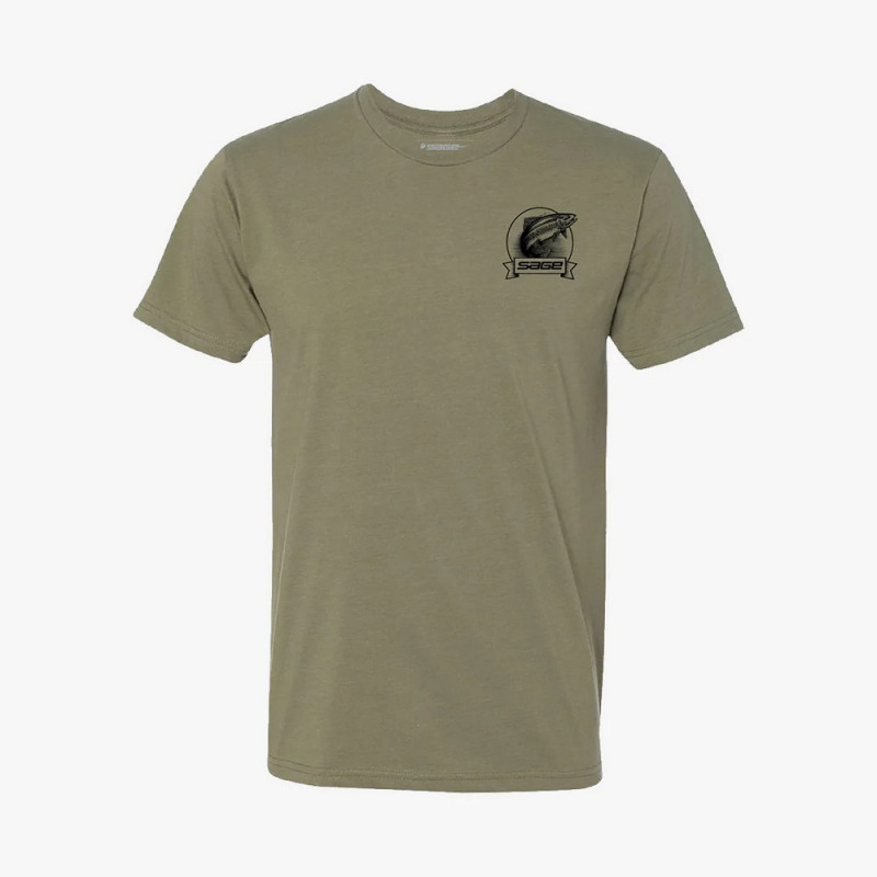 camiseta_hombre_Sage_Tee_Heritage_Logo_Trout_Olive_Front.jpg