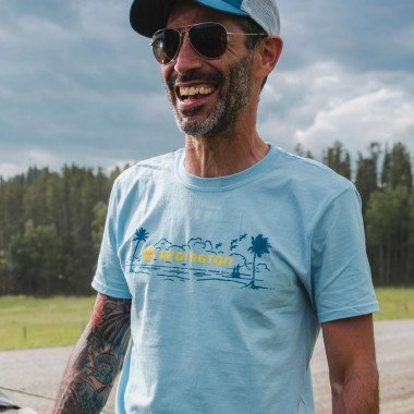 Modell - Redington Mann T-Shirt - Flats Scenic