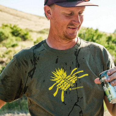 Modell - Redington Mann T-Shirt - Crab Stencil